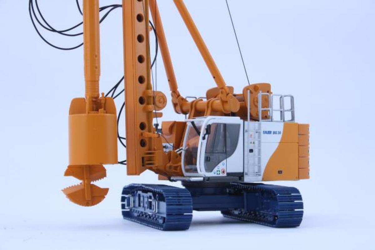 BAUER Bohrgerät BG30 ValueLine mit Kelly und Kastenbohrer